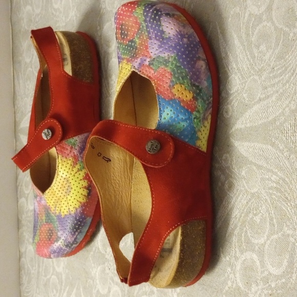 Think! Leather shoes red suede flowers red sole size EU 39 US 8.5/9 - Picture 2 of 6